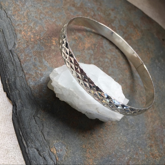 🎈Sale 🎈2 for $10 silver (color) textured diamond print bangle bracelet - Picture 2 of 5